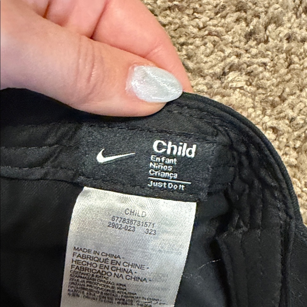 Kids Nike Black and White Logo Cap - Picture 3 of 3